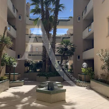 1 Avec Terrasse Vue Dans Avec Piscine *